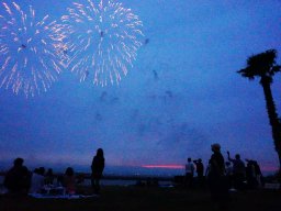 知多半島で今年初の花火大会！「常滑りんくうビーチ サンセット花火」を徹底レポート