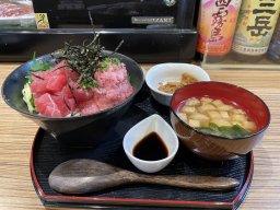 山盛りマグロ丼が1,000円!?週4日2時間限定のランチを食べに東海市「居酒屋 真」へ【ちたまる調査隊＃49】