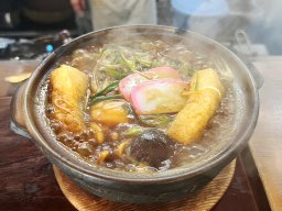 名古屋名物・味噌煮込みうどんを東海市で！昼夜人気の老舗「うどんのやすえ」に行ってみた