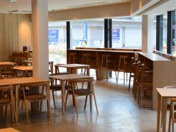 話題の新施設「東海市創造の杜交流館」に潜入！【第3弾｜施設内の注目スポット3選。カフェの店内は？】／ちたまる広告