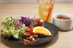 知多市特産品が多数！4/17(木)オープンの佐布里緑と花のふれあい公園「KonoMachiCafe」メニュー紹介／ちたまる広告