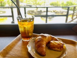 焼き立てパンが食べられるセルフスタイルカフェが知多市にオープン！「KonoMachi Cafe」ってどんなお店？